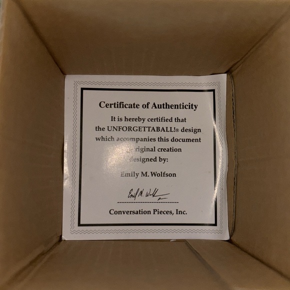 New York Yankees Stadium Ball and Bear - Picture 6 of 7